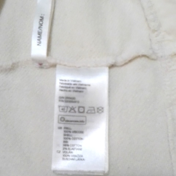 H&M floral sweatshirt with ruffle at hem. US 4-6Y - Picture 4 of 4